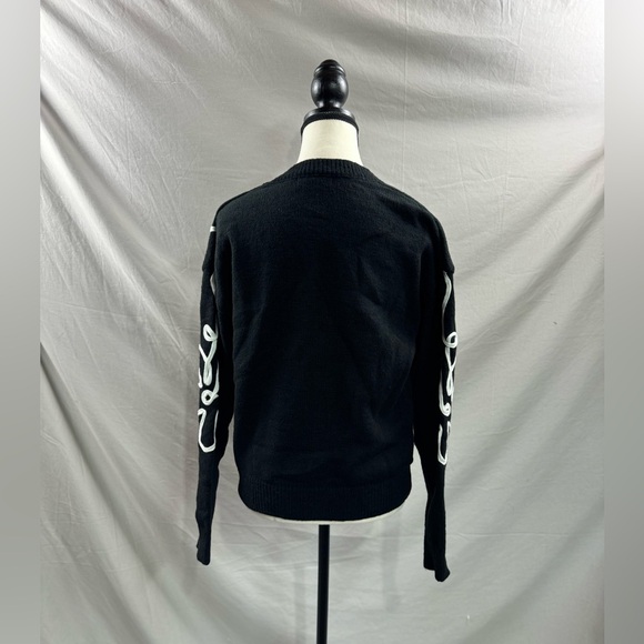 Black/White Floral Pattern Drop Shoulder Sweater - Picture 9 of 9